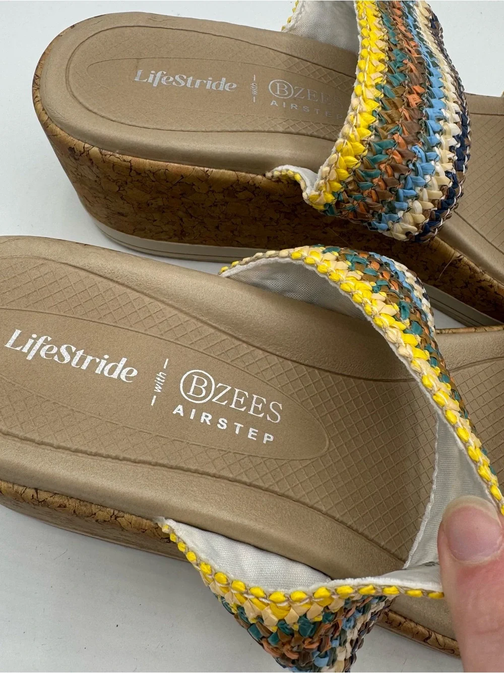 BZEES Life stride Resort Natural multicolor Wedge Sandals Size 9 coastal summer